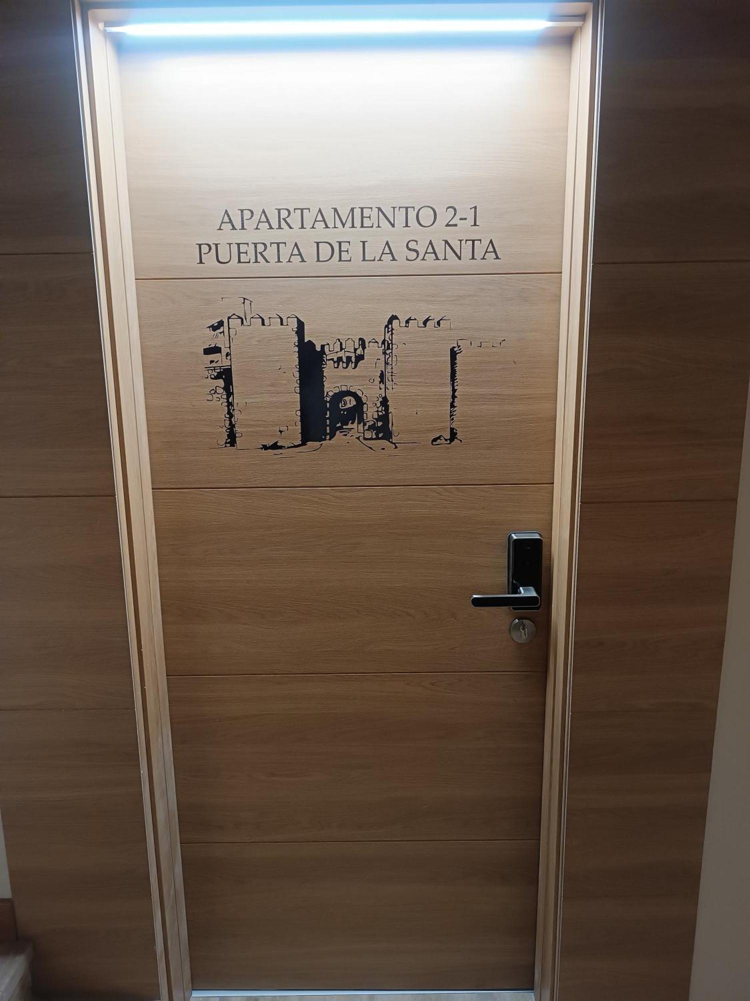 Apartamentos Turisticos Avila Puerta De La Santa 2-1 Exterior photo