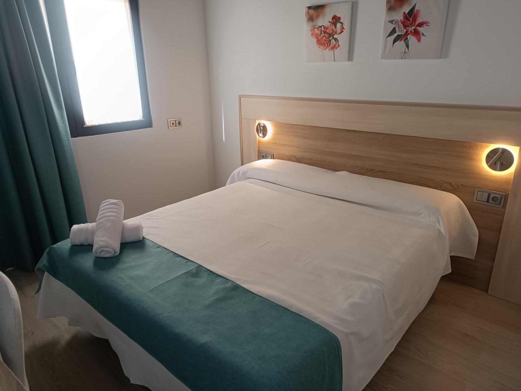 Apartamentos Turisticos Avila Puerta De La Santa 2-1 Exterior photo