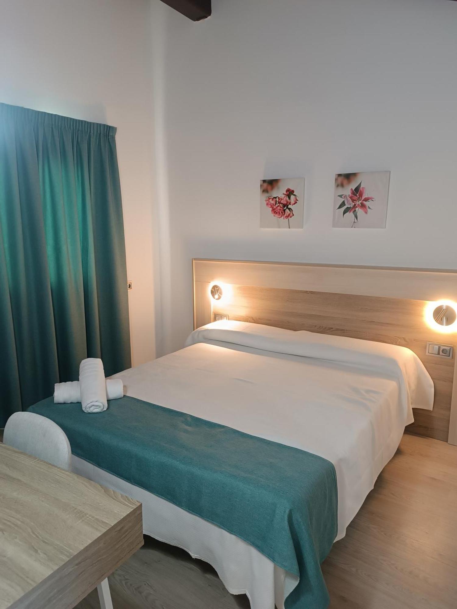 Apartamentos Turisticos Avila Puerta De La Santa 2-1 Exterior photo